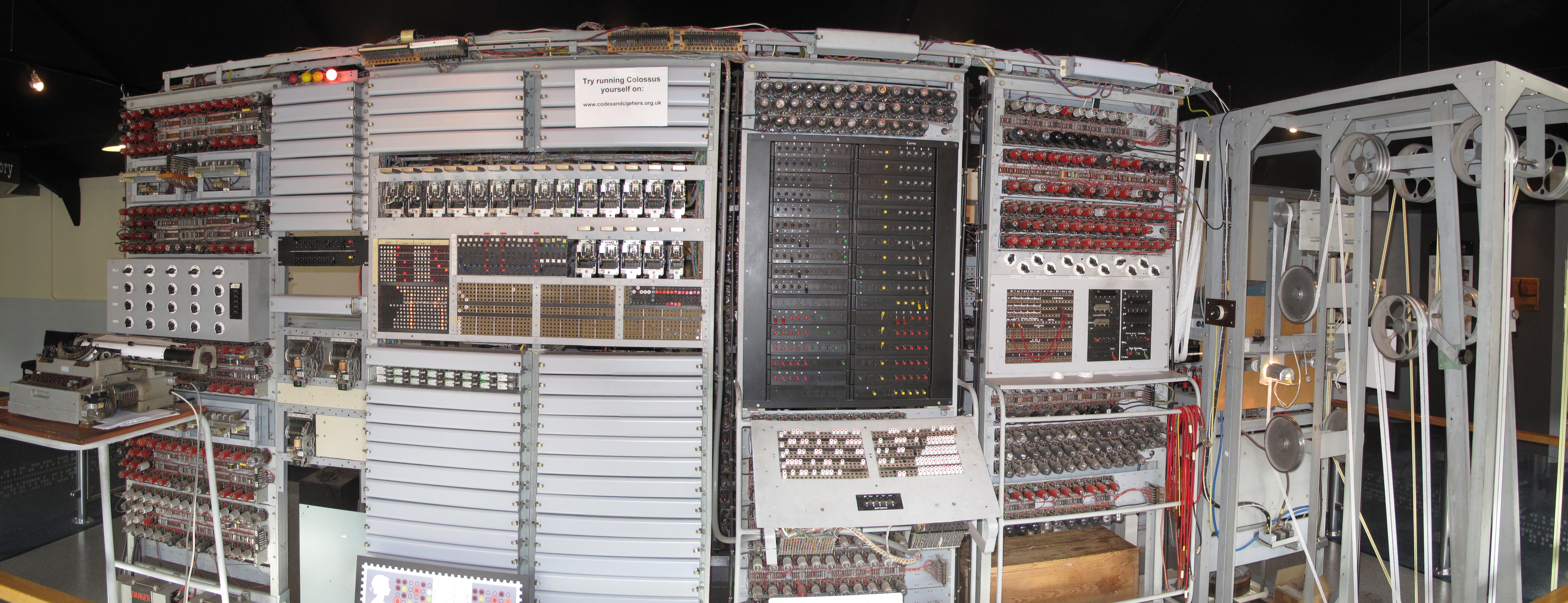 Реконструированный Colossus в The National Museum of Computing